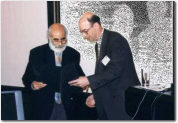 Mr. Kavaldjiev receiving the GIP award (30426 bytes)
